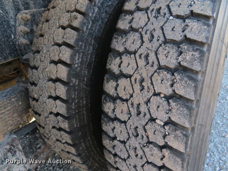 image for item FP9490 2005 International 7400  dump truck