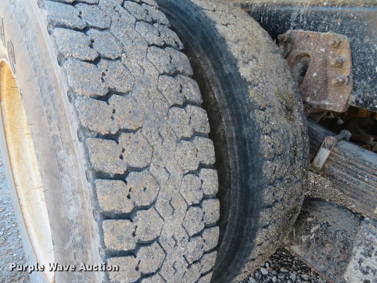 image for item FP9490 2005 International 7400  dump truck