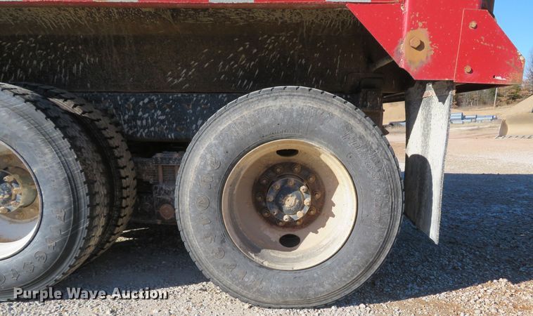 image for item FP9490 2005 International 7400  dump truck