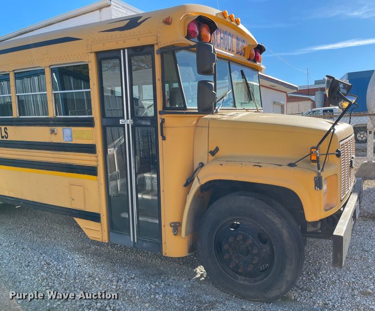 image for item IJ9579 1998 Chevrolet Blue Bird  school bus