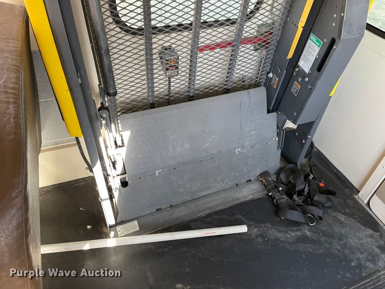 image for item IJ9579 1998 Chevrolet Blue Bird  school bus