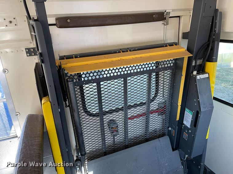 image for item IJ9579 1998 Chevrolet Blue Bird  school bus