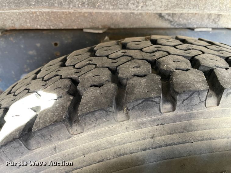 image for item IJ9579 1998 Chevrolet Blue Bird  school bus