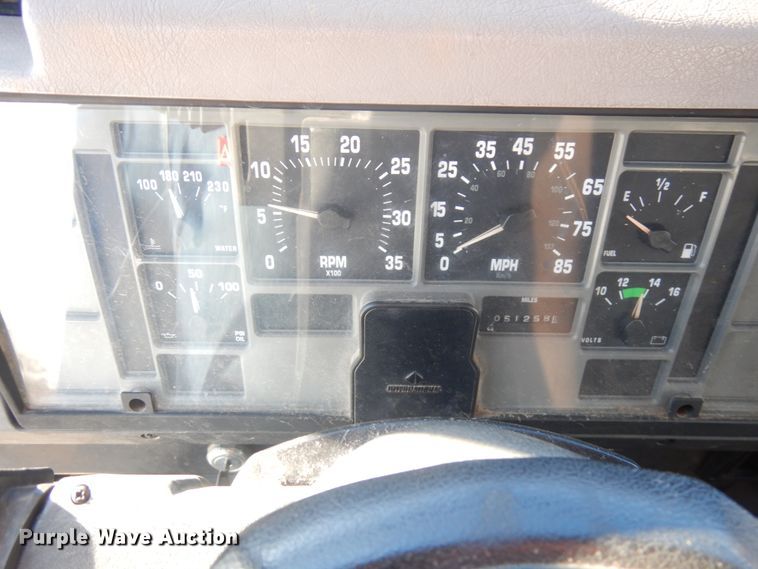 image for item IO9654 1998 International 4700  truck cab and chassis