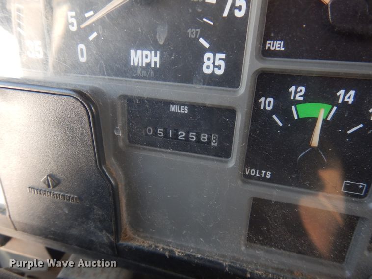 image for item IO9654 1998 International 4700  truck cab and chassis