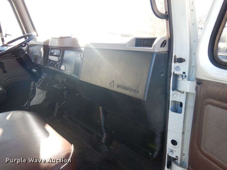 image for item IO9654 1998 International 4700  truck cab and chassis