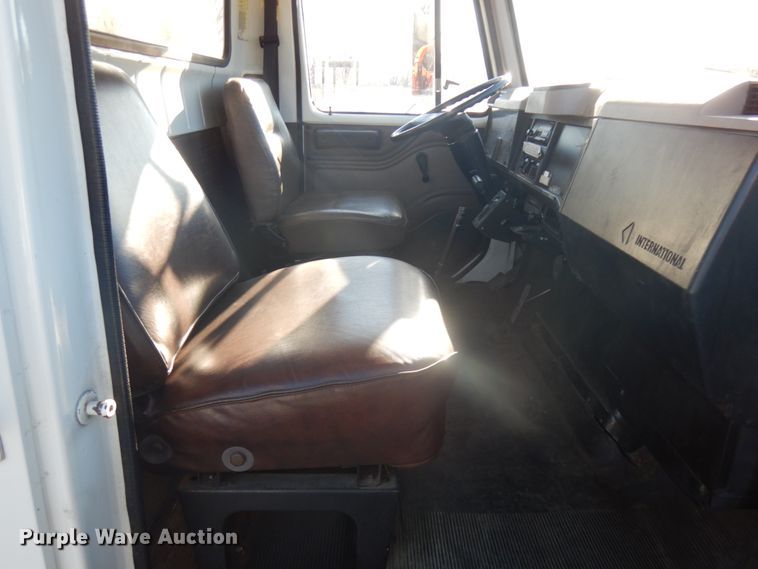 image for item IO9654 1998 International 4700  truck cab and chassis