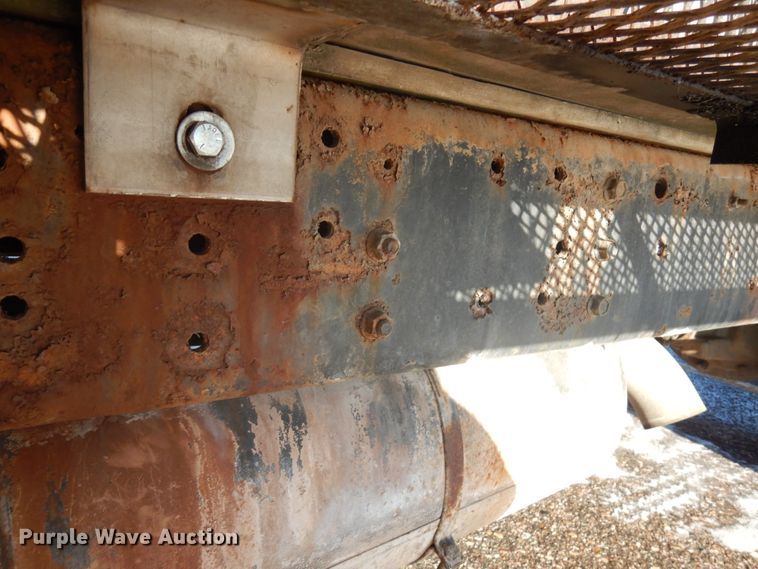 image for item IO9654 1998 International 4700  truck cab and chassis