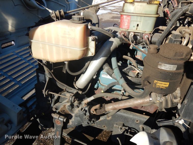 image for item IO9654 1998 International 4700  truck cab and chassis