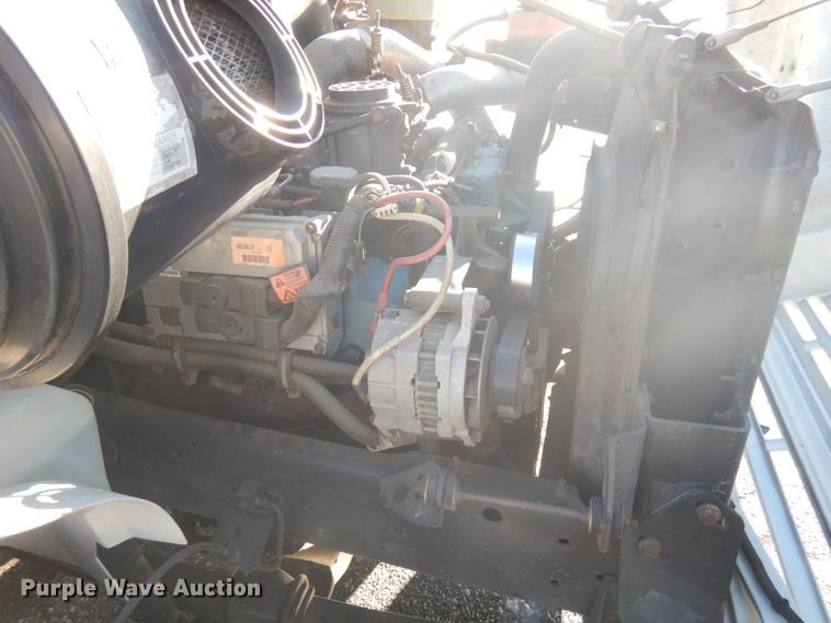 image for item IO9654 1998 International 4700  truck cab and chassis