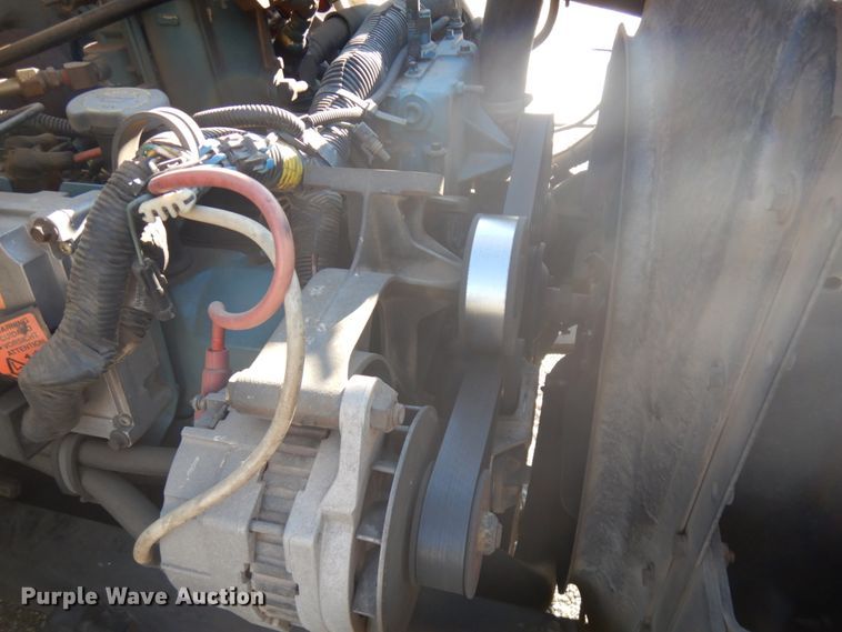 image for item IO9654 1998 International 4700  truck cab and chassis