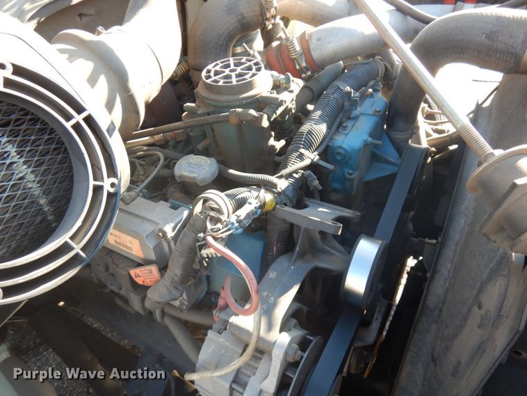 image for item IO9654 1998 International 4700  truck cab and chassis