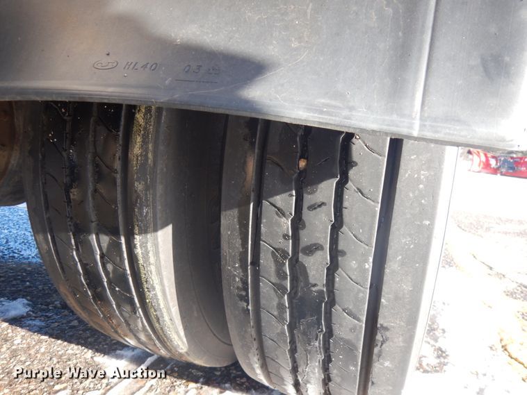 image for item IO9654 1998 International 4700  truck cab and chassis