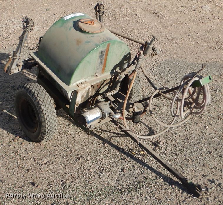 image for item IV9959 John Deere  sprayer