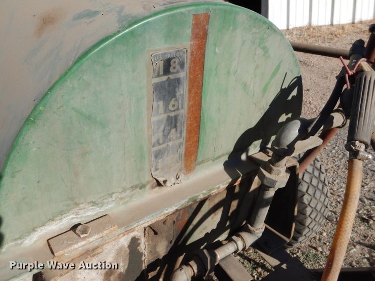 image for item IV9959 John Deere  sprayer