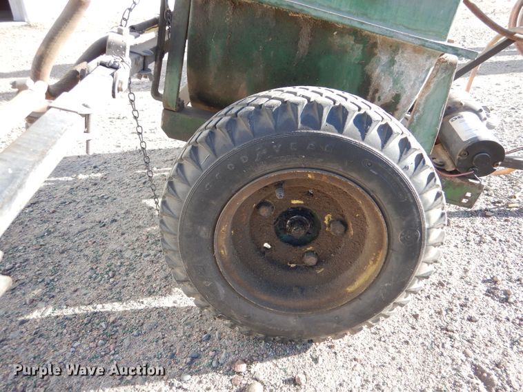 image for item IV9959 John Deere  sprayer