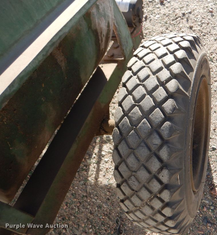 image for item IV9959 John Deere  sprayer