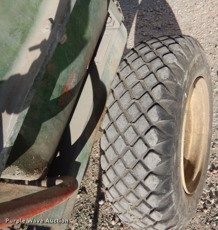 image for item IV9959 John Deere  sprayer