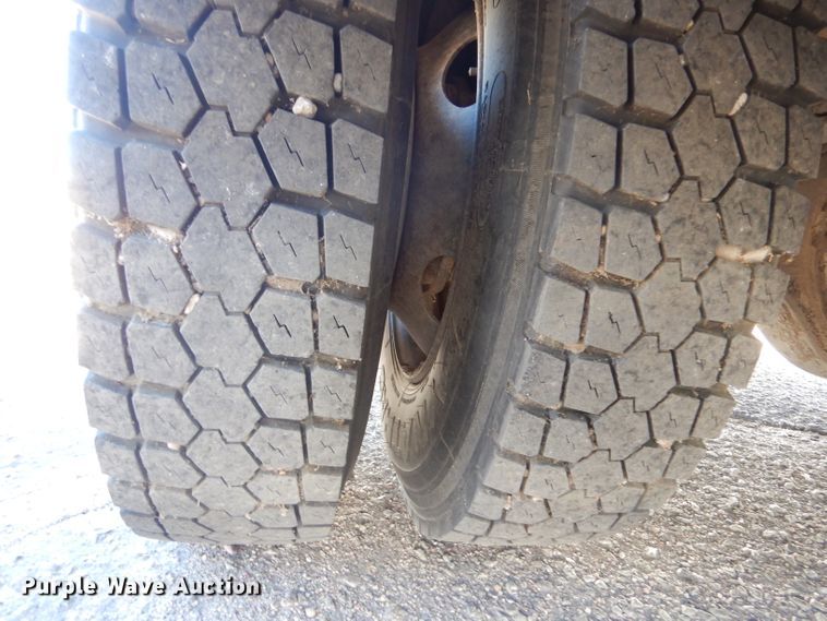 image for item IV9961 1998 Blue Bird TC2000  school bus