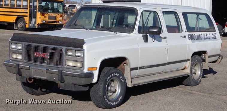 image for item IV9962 1991 GMC Suburban 1500 SLE  SUV