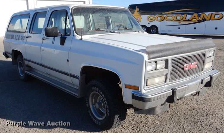 image for item IV9962 1991 GMC Suburban 1500 SLE  SUV