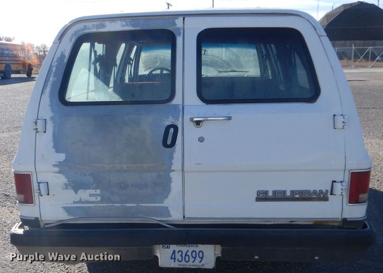 image for item IV9962 1991 GMC Suburban 1500 SLE  SUV