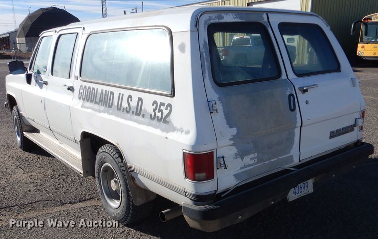 image for item IV9962 1991 GMC Suburban 1500 SLE  SUV