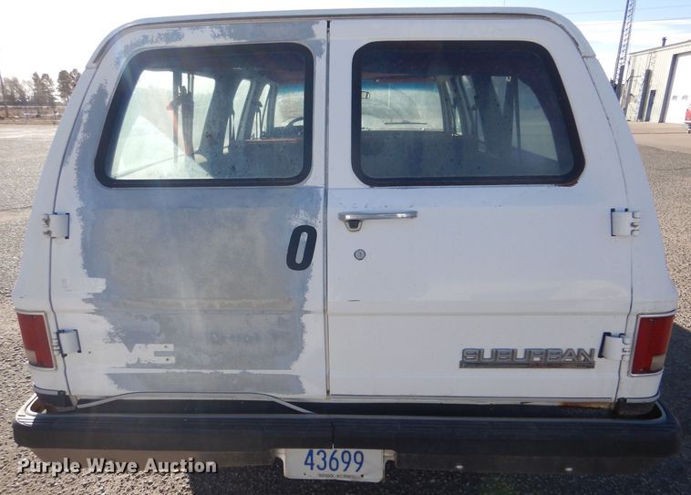 image for item IV9962 1991 GMC Suburban 1500 SLE  SUV