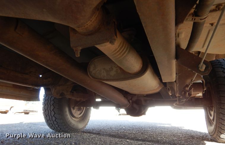 image for item IV9962 1991 GMC Suburban 1500 SLE  SUV