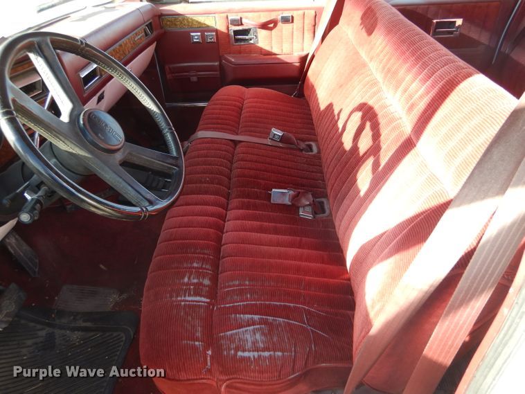 image for item IV9962 1991 GMC Suburban 1500 SLE  SUV