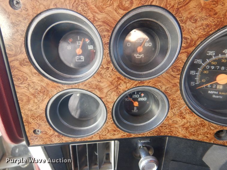 image for item IV9962 1991 GMC Suburban 1500 SLE  SUV