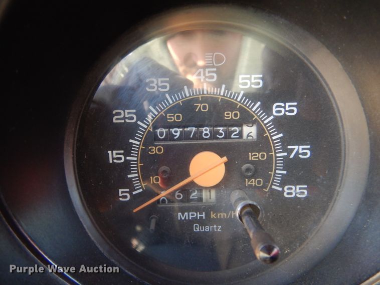 image for item IV9962 1991 GMC Suburban 1500 SLE  SUV