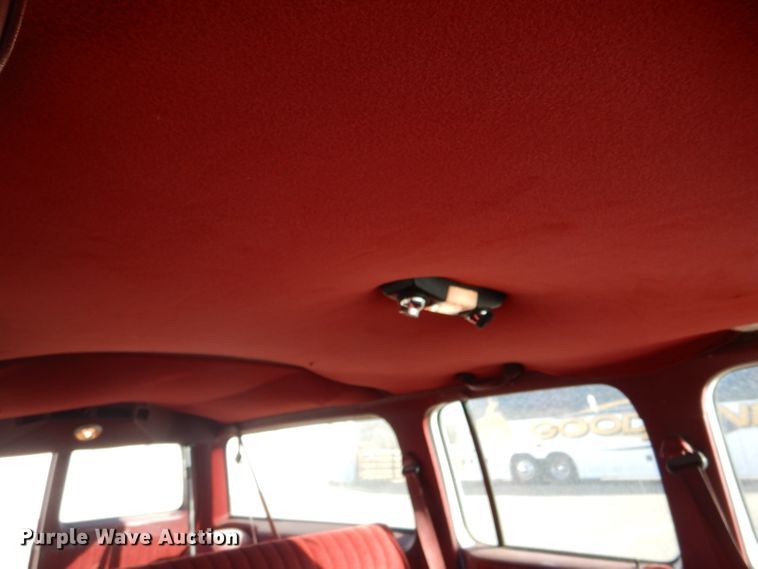 image for item IV9962 1991 GMC Suburban 1500 SLE  SUV