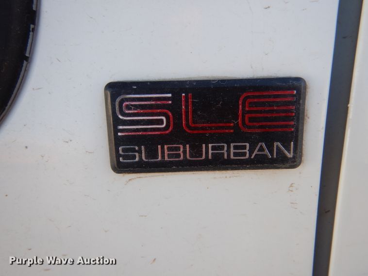 image for item IV9962 1991 GMC Suburban 1500 SLE  SUV