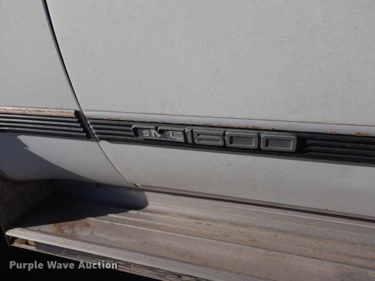 image for item IV9962 1991 GMC Suburban 1500 SLE  SUV