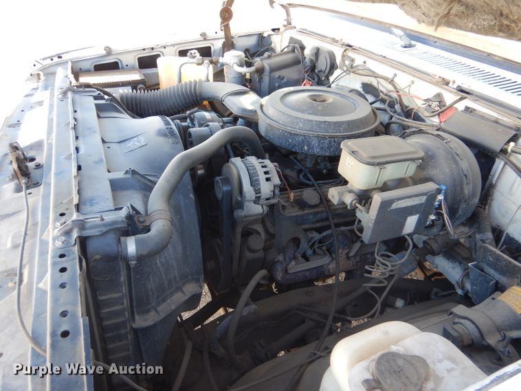 image for item IV9962 1991 GMC Suburban 1500 SLE  SUV