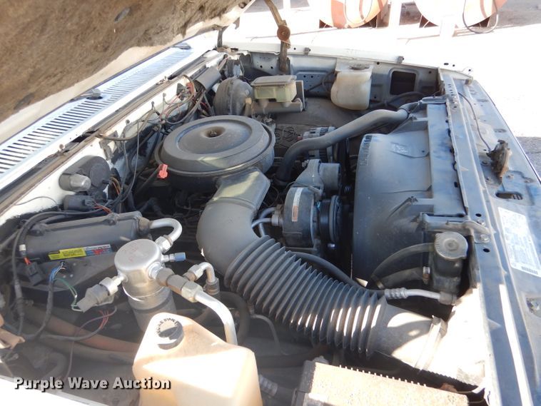 image for item IV9962 1991 GMC Suburban 1500 SLE  SUV