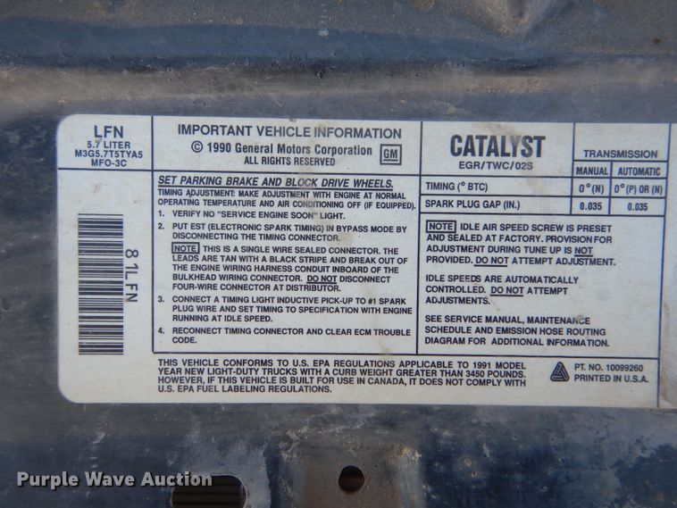 image for item IV9962 1991 GMC Suburban 1500 SLE  SUV