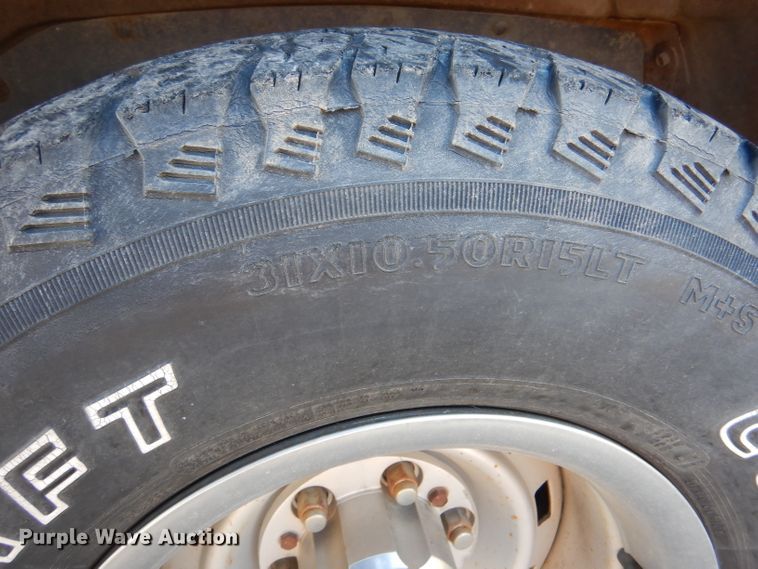 image for item IV9962 1991 GMC Suburban 1500 SLE  SUV