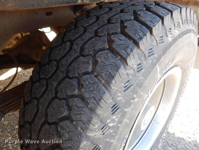 image for item IV9962 1991 GMC Suburban 1500 SLE  SUV