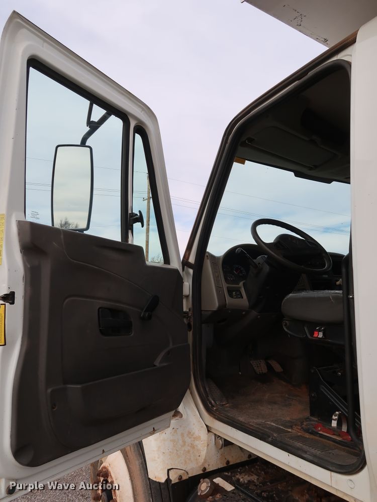 image for item IY9051 2008 International WorkStar 7300  dump truck