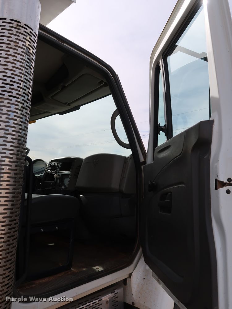 image for item IY9051 2008 International WorkStar 7300  dump truck