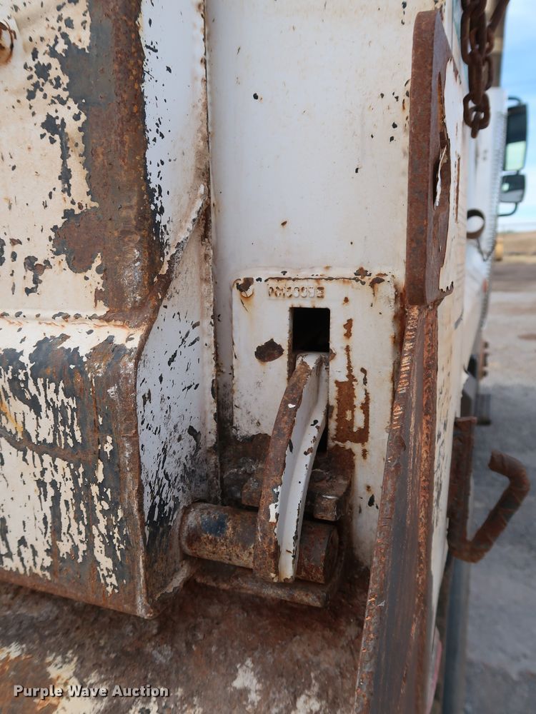 image for item IY9051 2008 International WorkStar 7300  dump truck