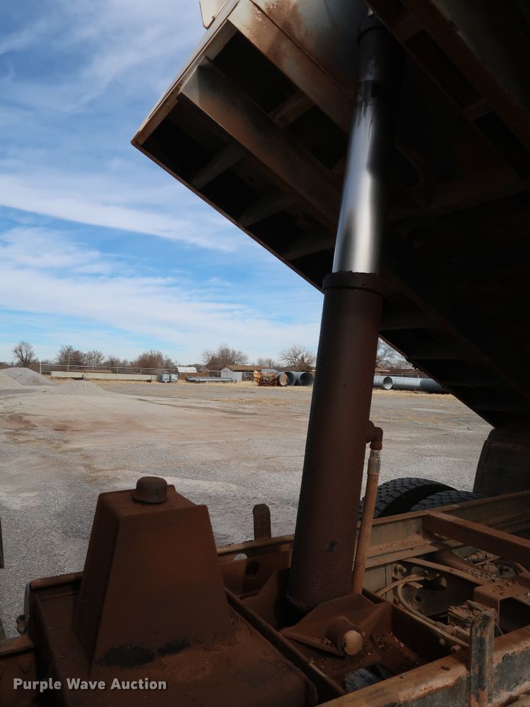 image for item IY9051 2008 International WorkStar 7300  dump truck