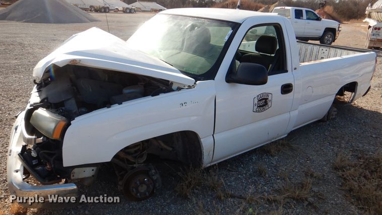 image for item JD9524 2004 Chevrolet Silverado 1500  pickup truck