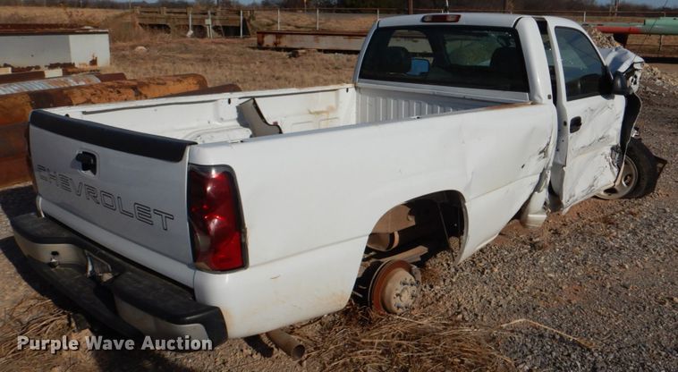 image for item JD9524 2004 Chevrolet Silverado 1500  pickup truck