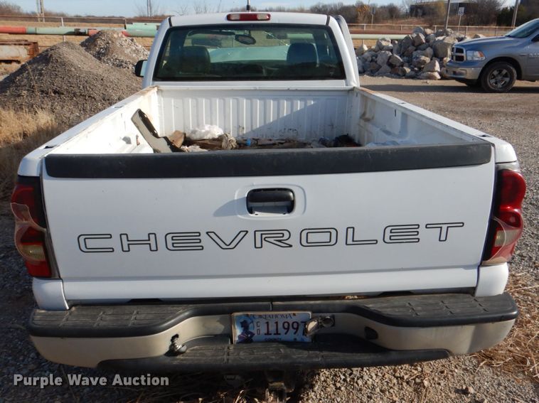 image for item JD9524 2004 Chevrolet Silverado 1500  pickup truck