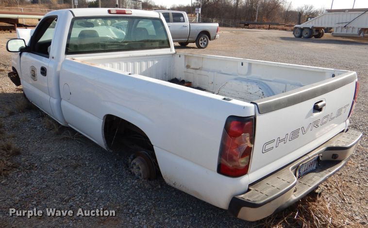 image for item JD9524 2004 Chevrolet Silverado 1500  pickup truck