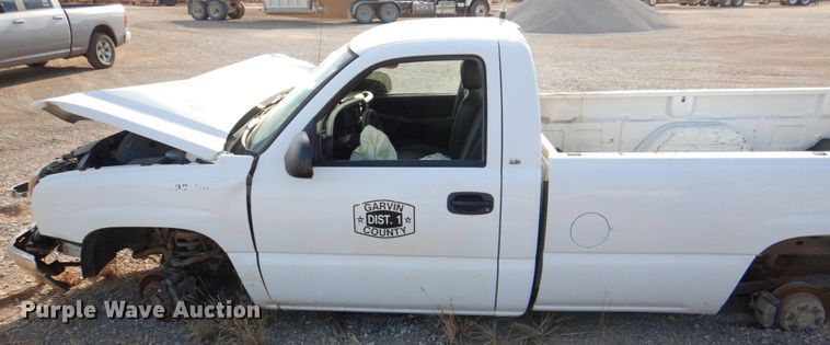 image for item JD9524 2004 Chevrolet Silverado 1500  pickup truck