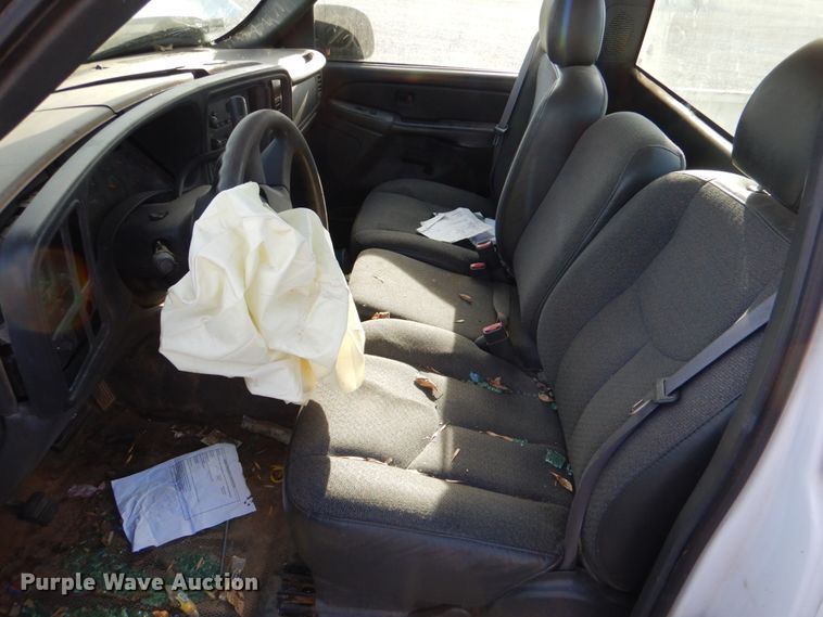 image for item JD9524 2004 Chevrolet Silverado 1500  pickup truck